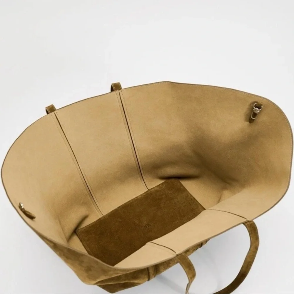 Suede Brand New Zara Bag with Pouch.Premium Collection. 100% cow leather (Suede) - Picture 10 of 16